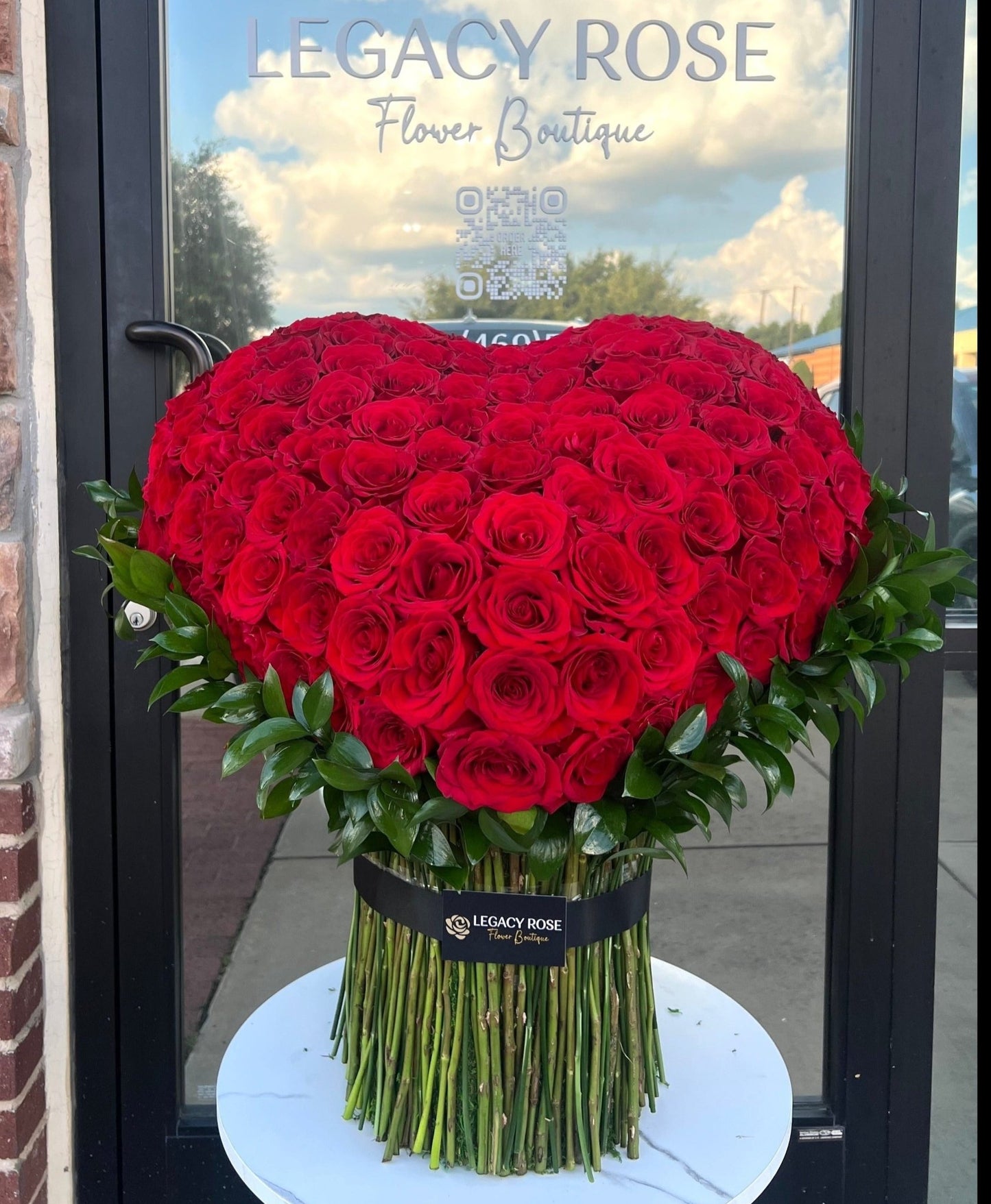 Stunning Standing Heart - Legacy Rose TX